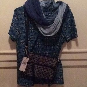 Tommy Hillfiger Crossbody purse.👜